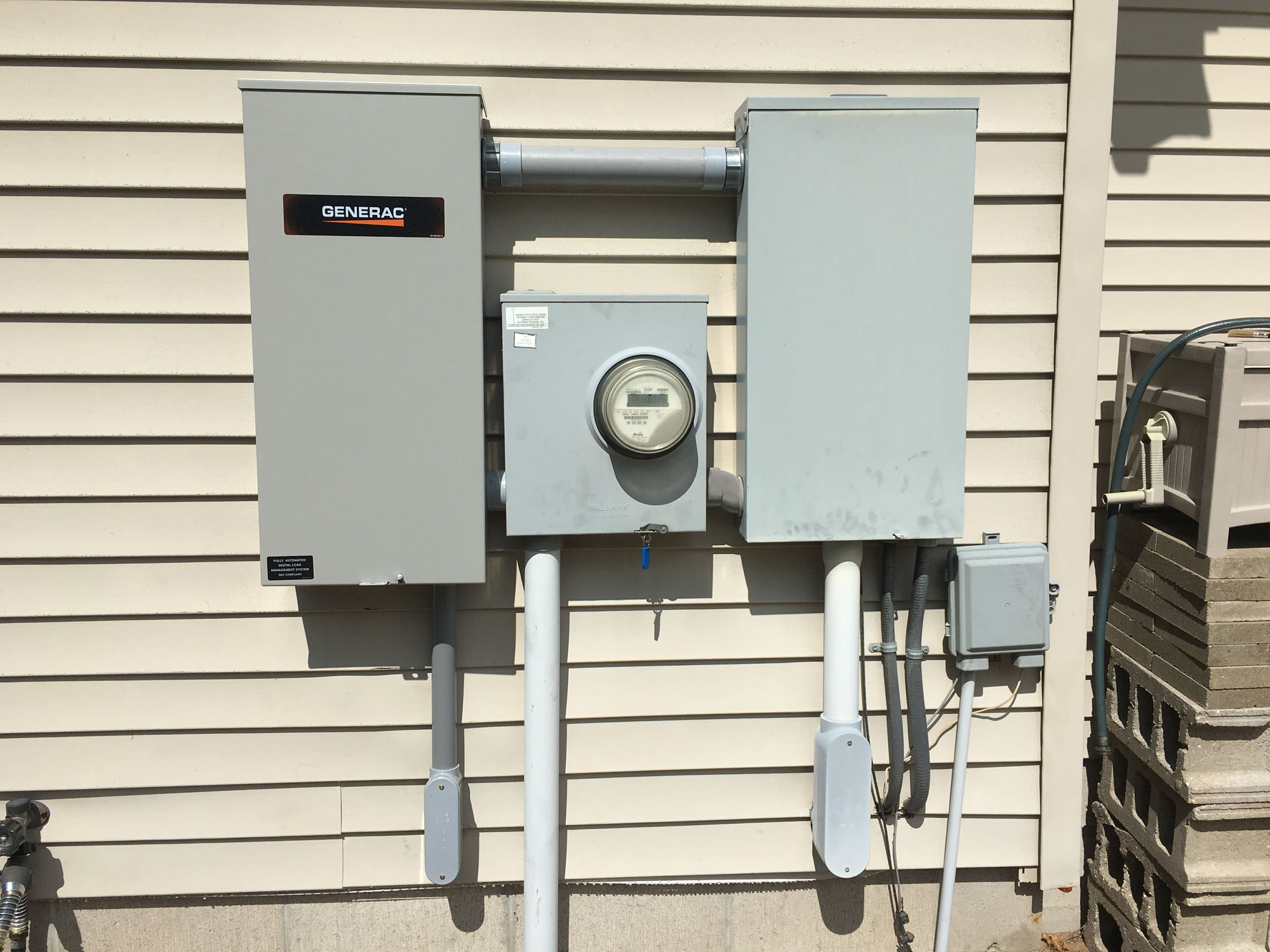 Automatic transfer switch